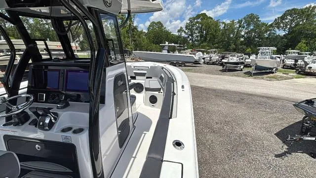 Slide: The Image of Sea Pro 292 CC 2025 - 25