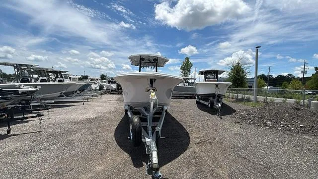 Slide: The Image of Sea Pro 292 CC 2025 - 28