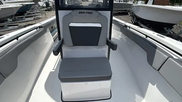 Slide: The Image of Sea Pro 292 CC 2025 - 5