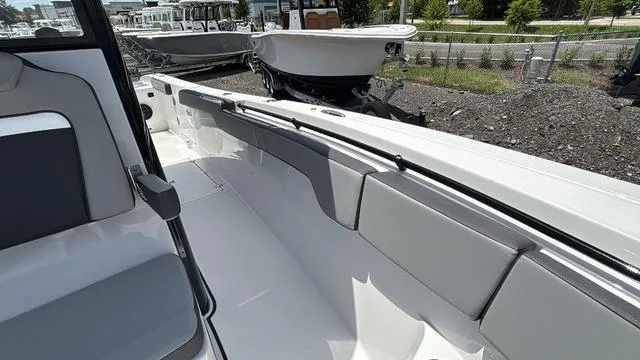 Slide: The Image of Sea Pro 292 CC 2025 - 7