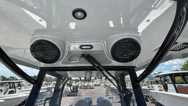 Slide: The Image of Sea Pro 292 CC 2025 - 8