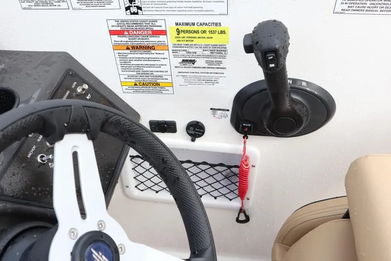 Slide: The Image of Bayliner VR5 BOWRIDER OUTBOARD 2024 - 11