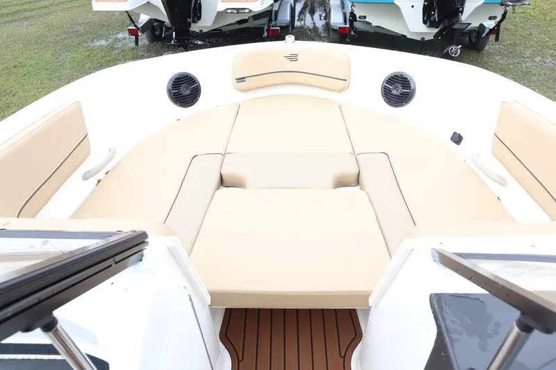 Slide: The Image of Bayliner VR5 BOWRIDER OUTBOARD 2024 - 3