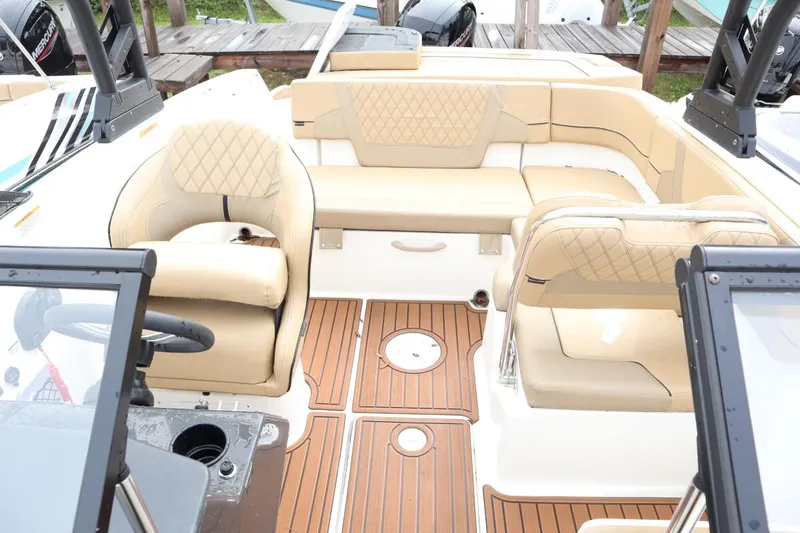 Slide: The Image of Bayliner VR5 BOWRIDER OUTBOARD 2024 - 5