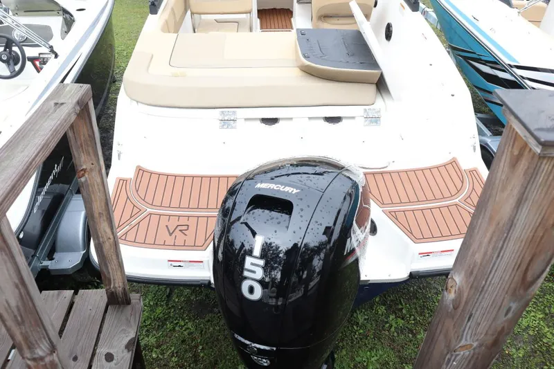 Slide: The Image of Bayliner VR5 BOWRIDER OUTBOARD 2024 - 6