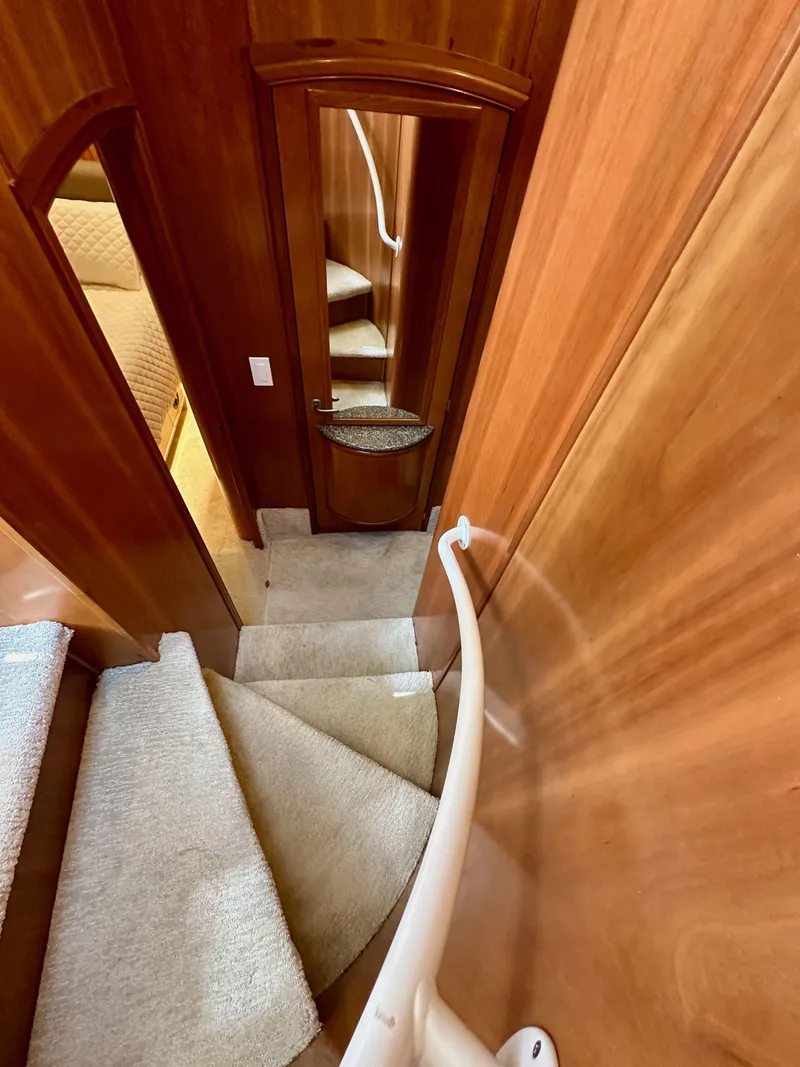 Slide: The Image of Meridian 580 Pilothouse 2004 - 103