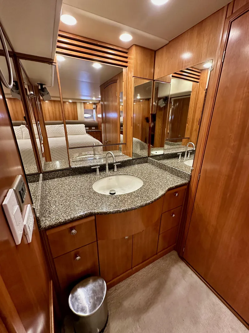 Slide: The Image of Meridian 580 Pilothouse 2004 - 110