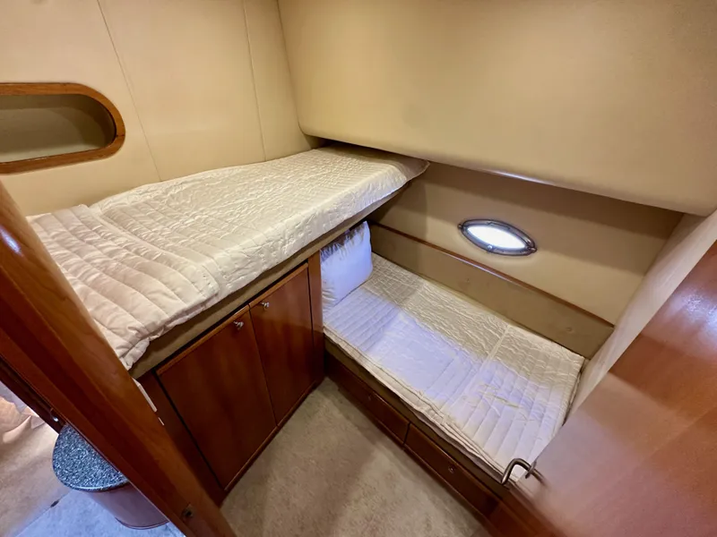 Slide: The Image of Meridian 580 Pilothouse 2004 - 116