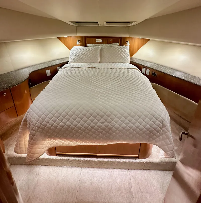 Slide: The Image of Meridian 580 Pilothouse 2004 - 120