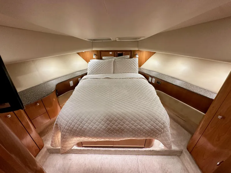 Slide: The Image of Meridian 580 Pilothouse 2004 - 121