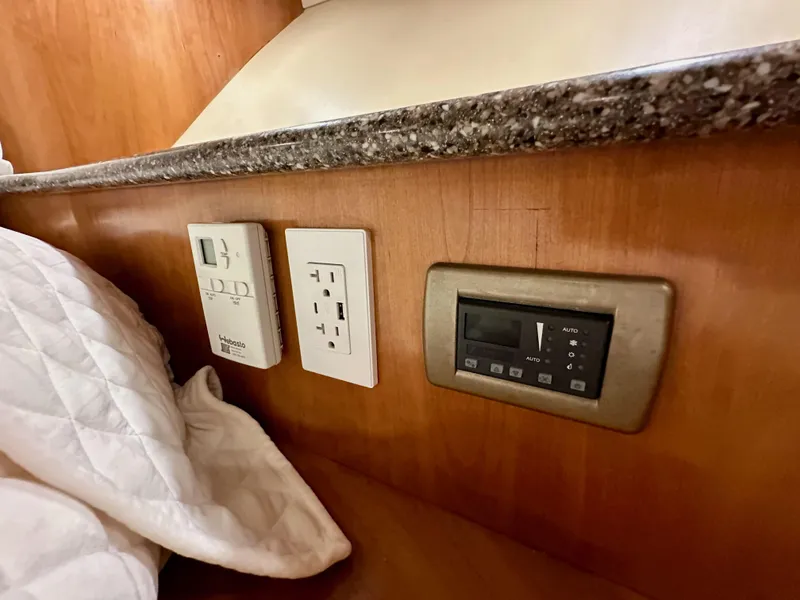 Slide: The Image of Meridian 580 Pilothouse 2004 - 128