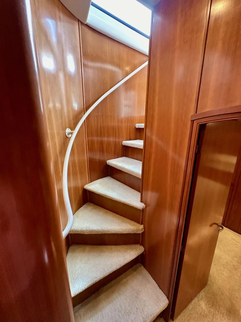 Slide: The Image of Meridian 580 Pilothouse 2004 - 134