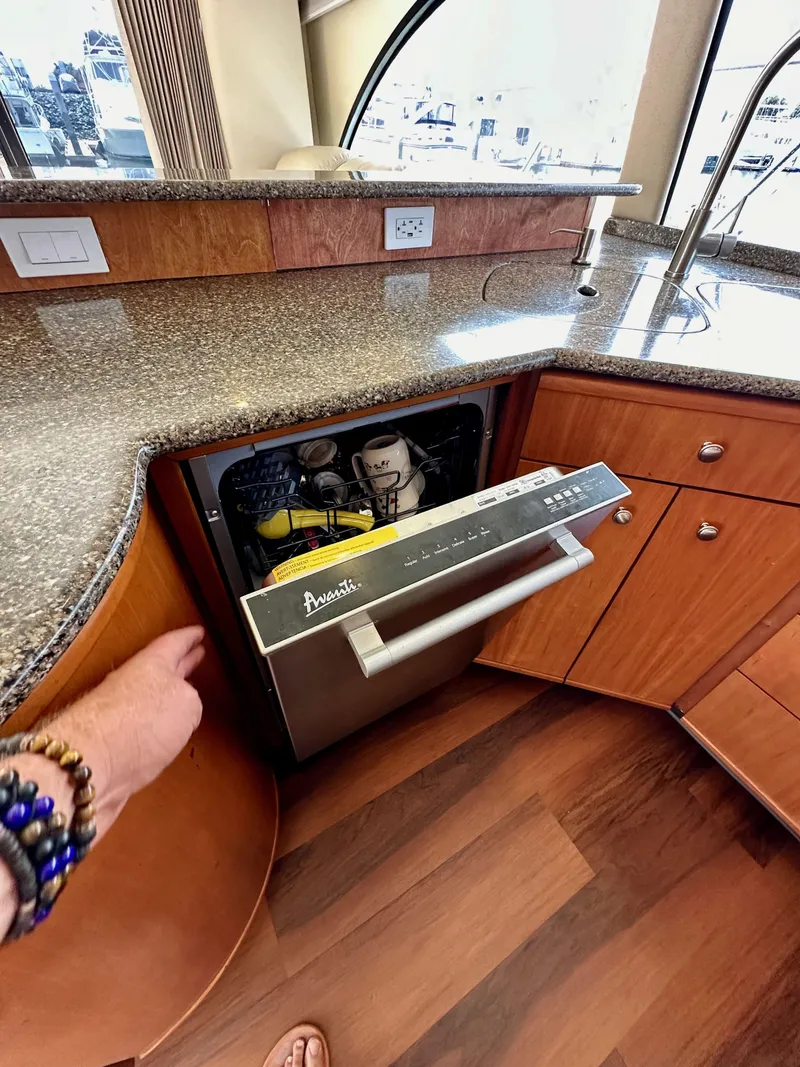 Slide: The Image of Meridian 580 Pilothouse 2004 - 57