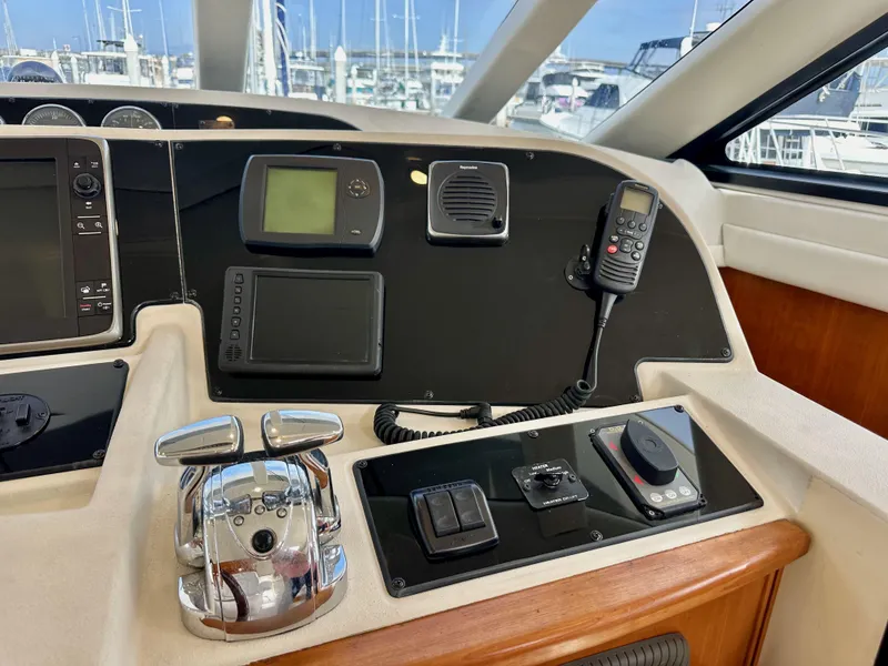 Slide: The Image of Meridian 580 Pilothouse 2004 - 69