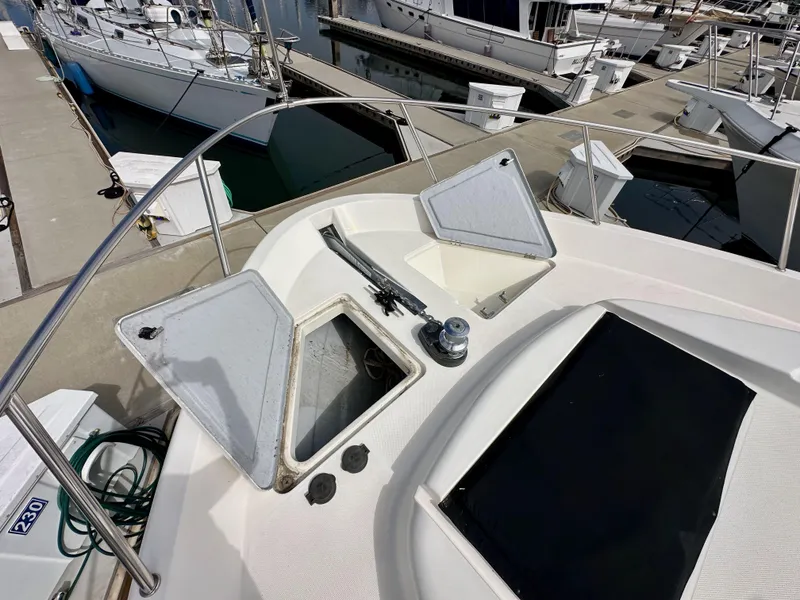 Slide: The Image of Meridian 580 Pilothouse 2004 - 75