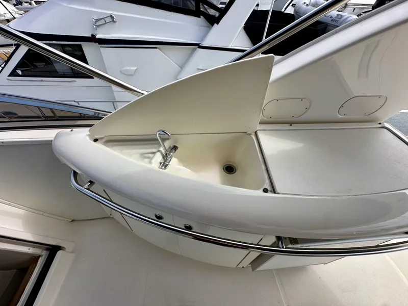 Slide: The Image of Meridian 580 Pilothouse 2004 - 83