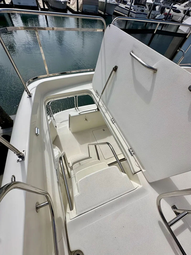 Slide: The Image of Meridian 580 Pilothouse 2004 - 87