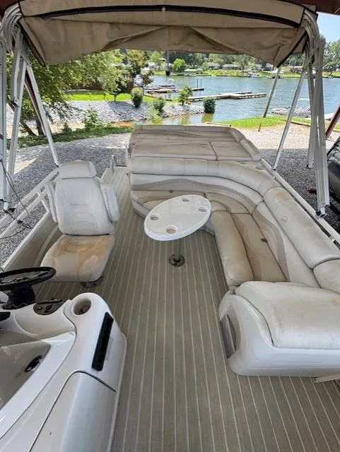 Slide: The Image of 2006 Starcraft Elite 246 RE CR pontoon boat with spacious seating and lake view. - 4