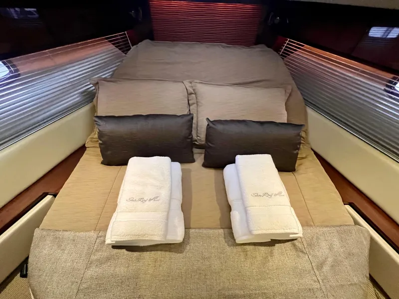 Slide: The Image of Sea Ray 410 Sundancer 2014 - 52