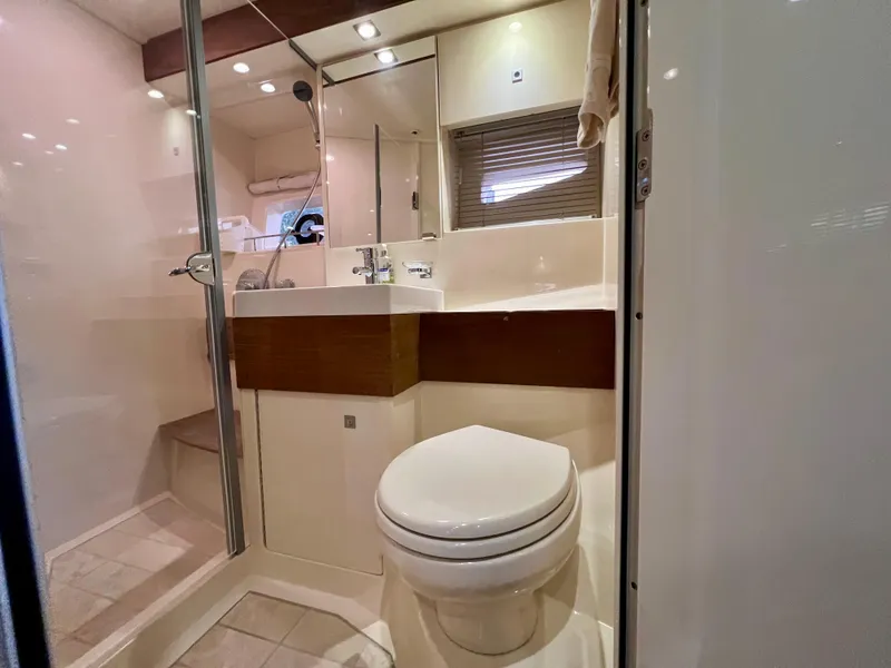 Slide: The Image of Sea Ray 410 Sundancer 2014 - 57