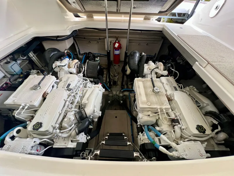 Slide: The Image of Sea Ray 410 Sundancer 2014 - 62