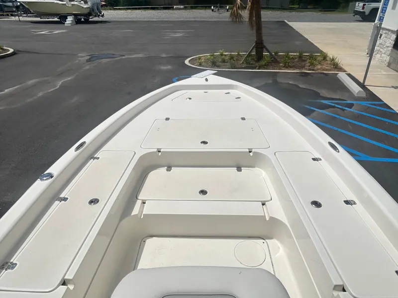 Slide: The Image of Shearwater 25 LTZ 2024 - 14