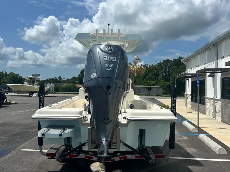 Slide: The Image of Shearwater 25 LTZ 2024 - 7