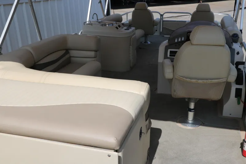 Slide: The Image of 2007 Bennington 2577 RFi pontoon boat interior with beige seating and helm. - 15
