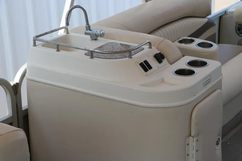 Slide: The Image of 2007 Bennington 2577 RFi boat interior with sink and cup holders. - 19
