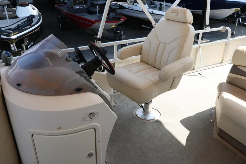 Slide: The Image of 2007 Bennington 2577 RFi boat interior with captain's chair and steering console. - 21