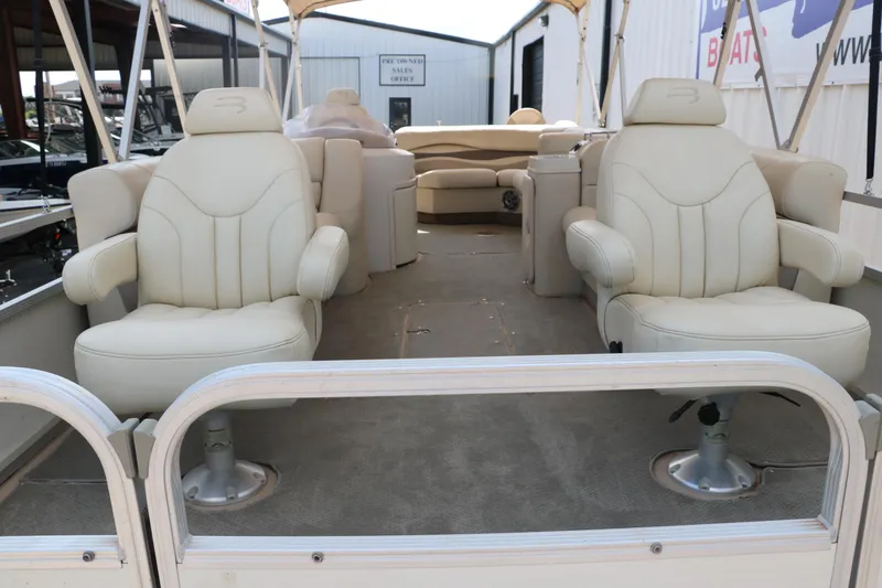 Slide: The Image of 2007 Bennington 2577 RFi pontoon boat interior with plush seating and spacious layout. - 9