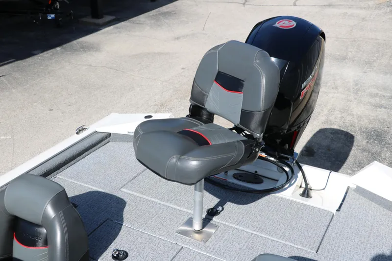 Slide: The Image of 2022 Tracker Pro Team 195 TXW Tournament Edition boat seat and motor detail. - 18