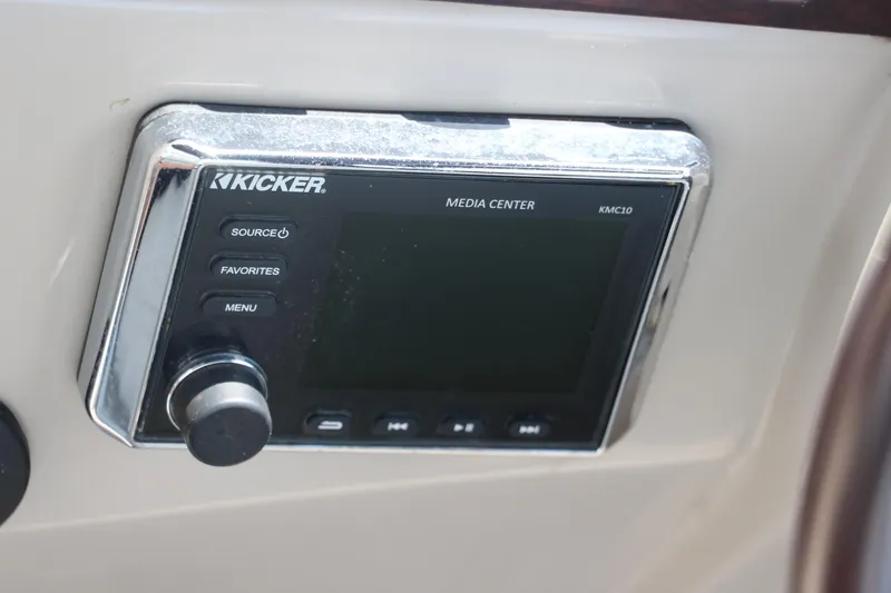 Slide: The Image of Kicker media center in 2019 Berkshire 20RFC CTS boat dashboard. - 34