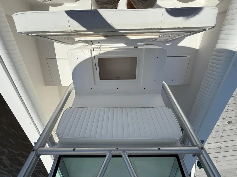 Slide: The Image of 2006 Regulator 26 Forward Seating boat, aerial view of seating and console. - 23