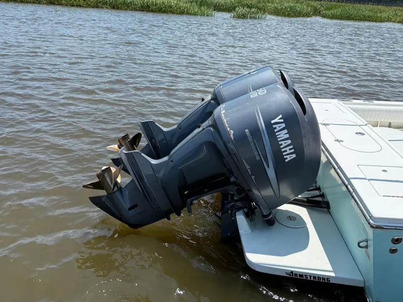 Slide: The Image of 2006 Regulator 26 Forward Seating boat with twin Yamaha outboard motors on water. - 8
