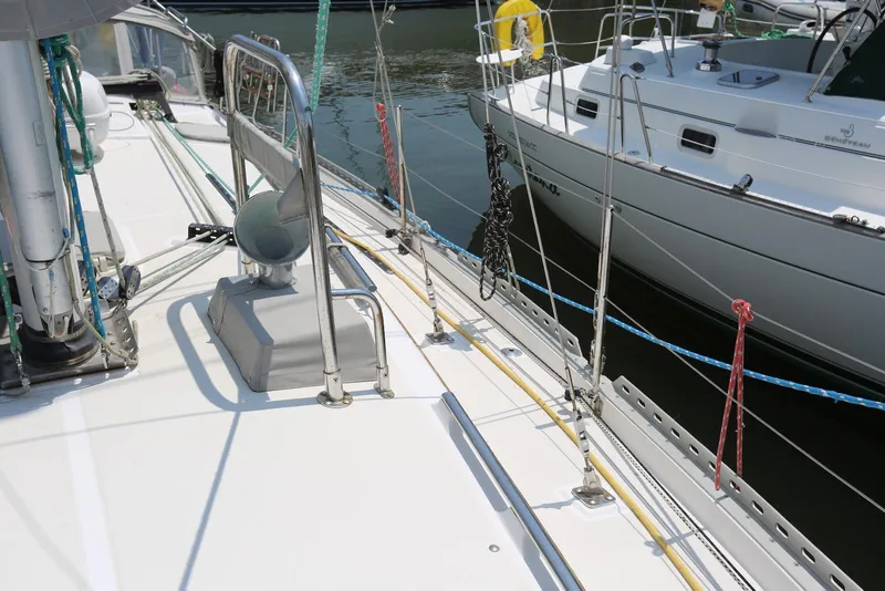 Slide: The Image of Pacific Seacraft 40 2004 - 100