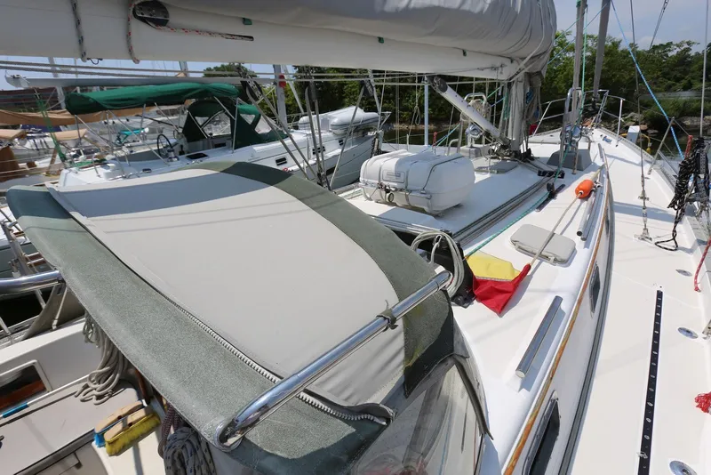 Slide: The Image of Pacific Seacraft 40 2004 - 112