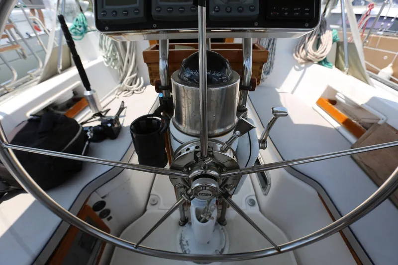 Slide: The Image of Pacific Seacraft 40 2004 - 122