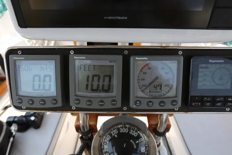 Slide: The Image of Pacific Seacraft 40 2004 - 123