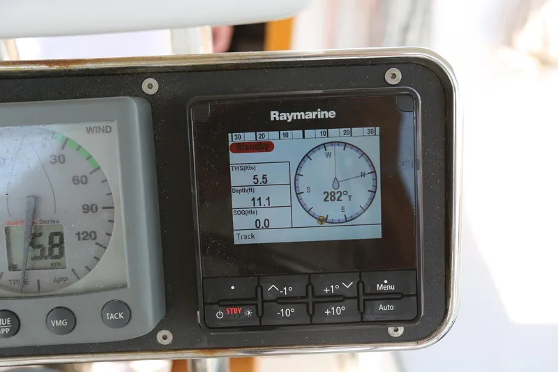 Slide: The Image of Pacific Seacraft 40 2004 - 129