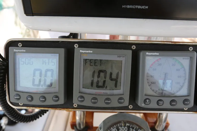 Slide: The Image of Pacific Seacraft 40 2004 - 130