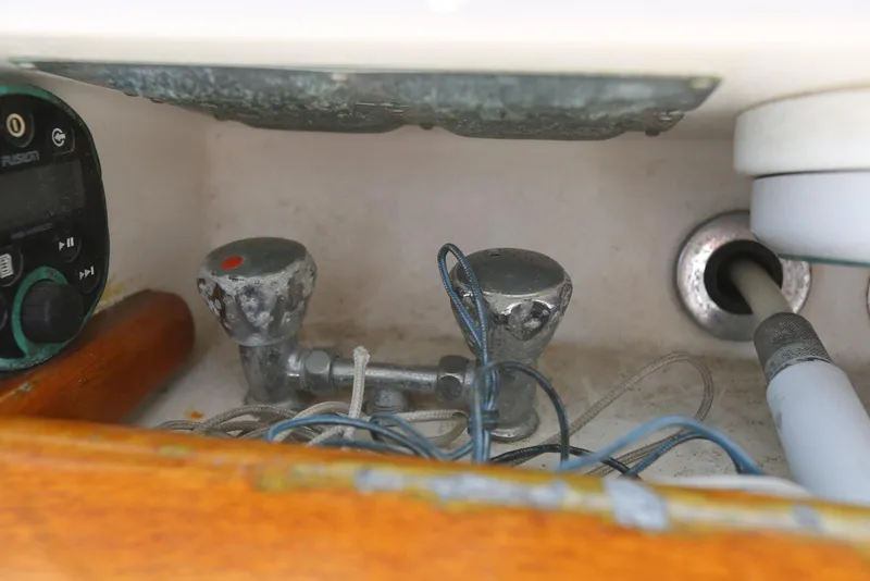 Slide: The Image of Pacific Seacraft 40 2004 - 141