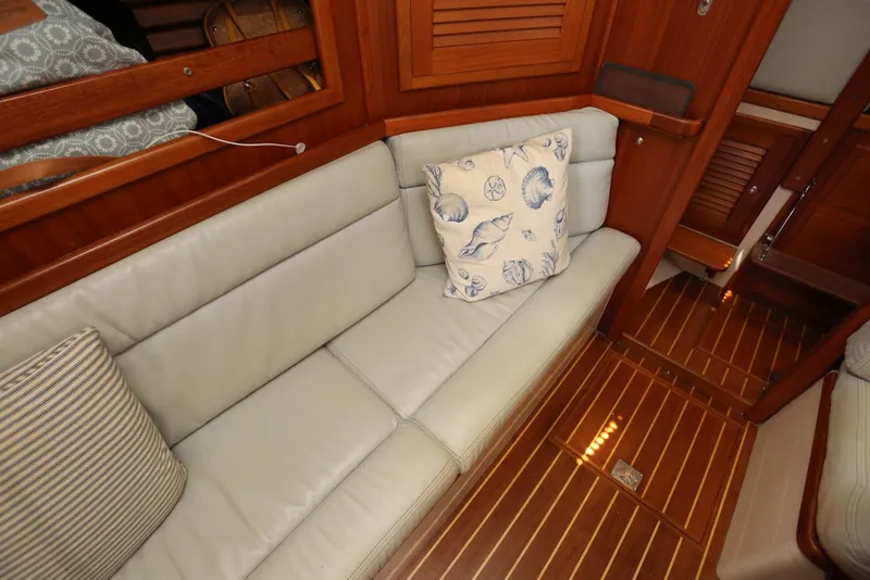 Slide: The Image of Pacific Seacraft 40 2004 - 54