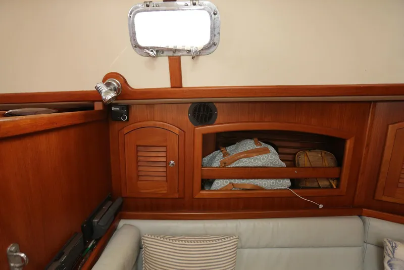 Slide: The Image of Pacific Seacraft 40 2004 - 56