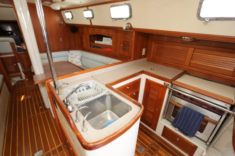 Slide: The Image of Pacific Seacraft 40 2004 - 62