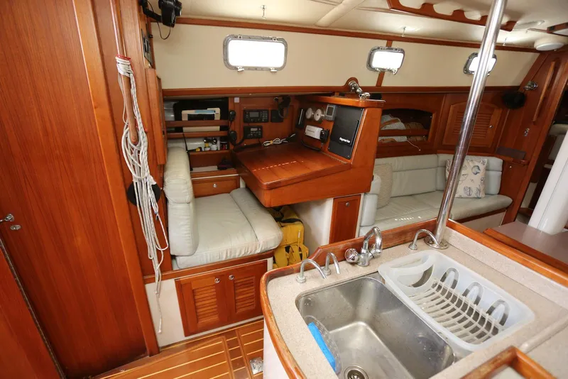 Slide: The Image of Pacific Seacraft 40 2004 - 63