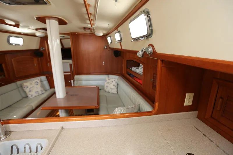 Slide: The Image of Pacific Seacraft 40 2004 - 65