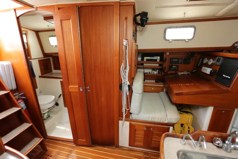 Slide: The Image of Pacific Seacraft 40 2004 - 66