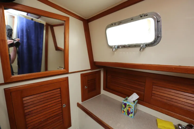 Slide: The Image of Pacific Seacraft 40 2004 - 72