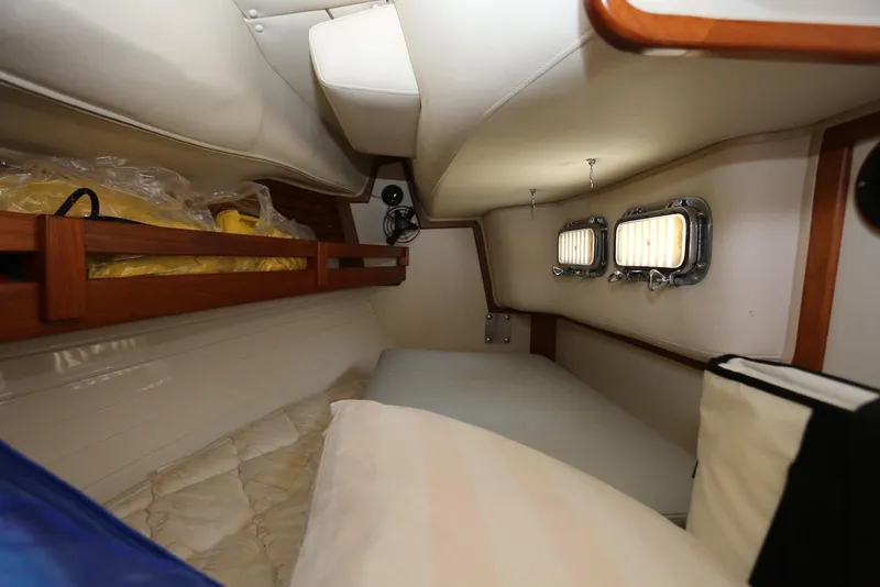 Slide: The Image of Pacific Seacraft 40 2004 - 76